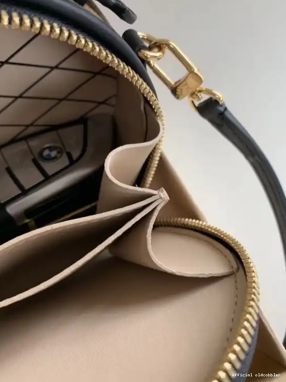 Official oldcobbler VUITTON MINI LOUIS BOITE CHAPEAU 0515
